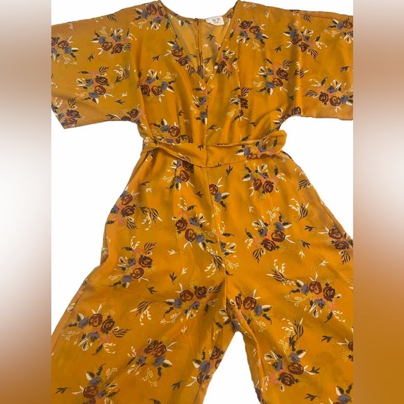 Women’s size medium, gold floral, zip back/ button closure jumpsuit - Picture 2 of 7